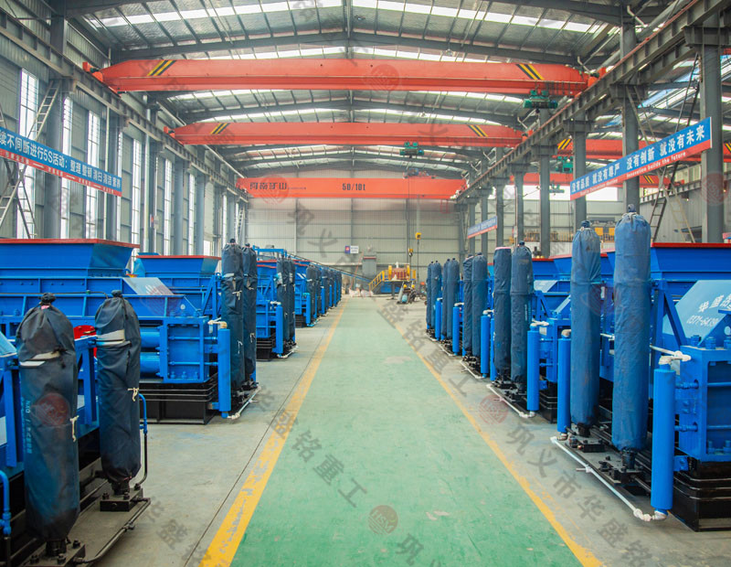 處理建筑廢料用什么設(shè)備？破碎紅磚用雙齒輥破碎機(jī)好嗎？